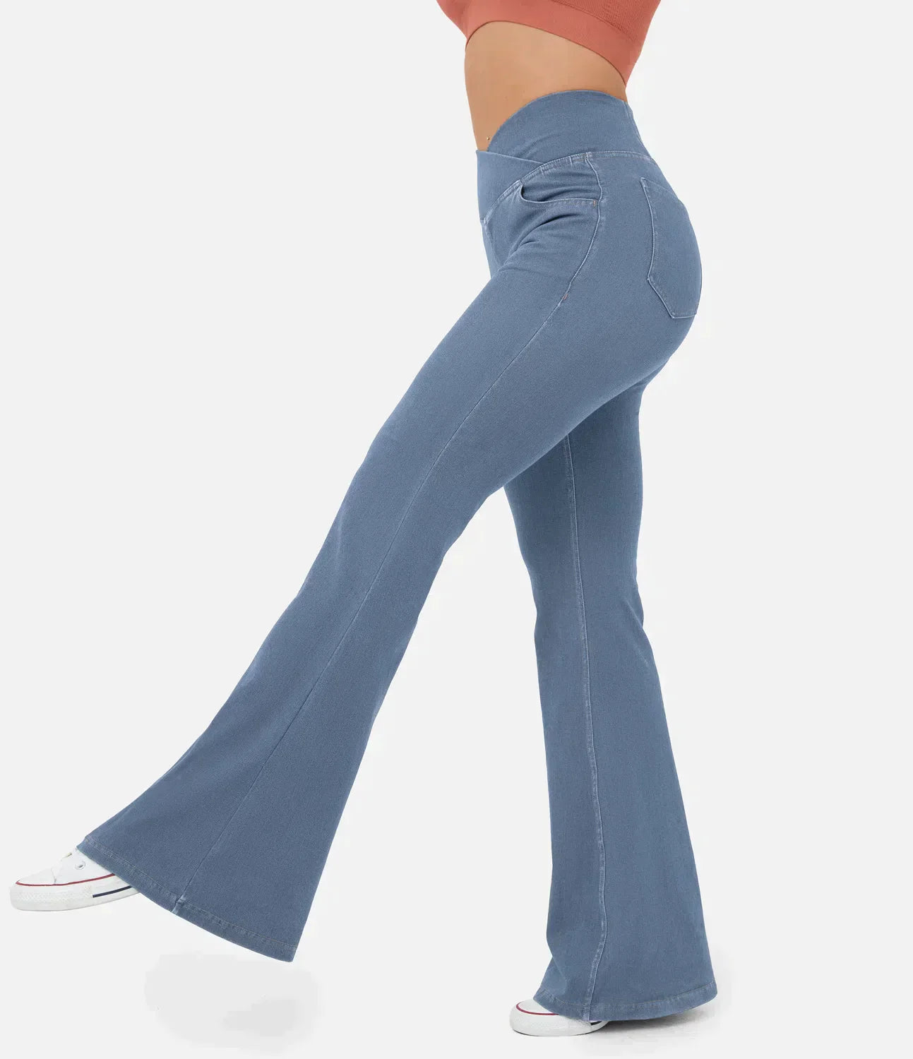 Women's elasticated flared jeans with high waist