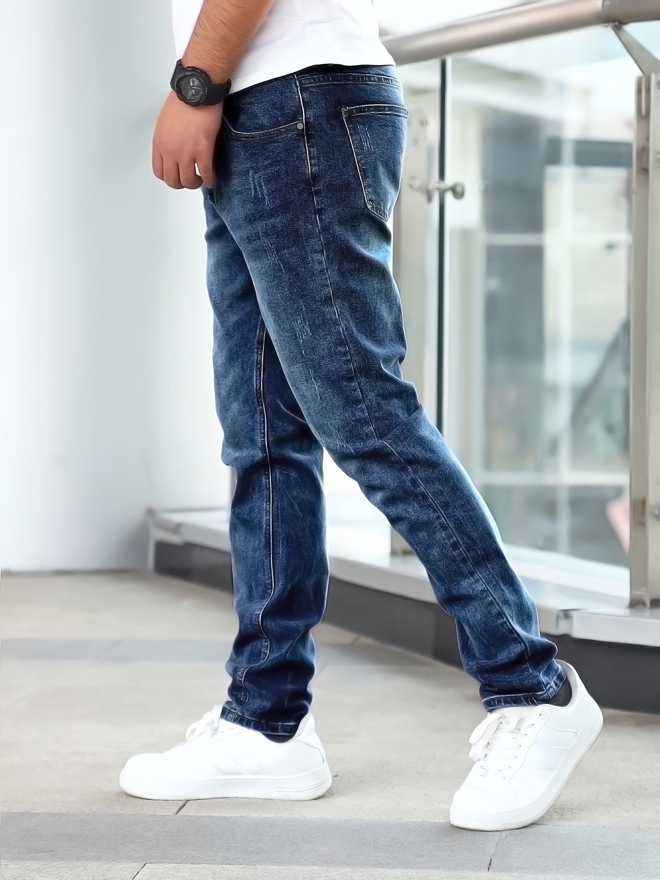 Slim-fit casual jeans for men