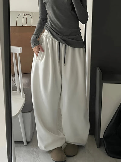 Wide-leg sweatpants with elastic waistband for women