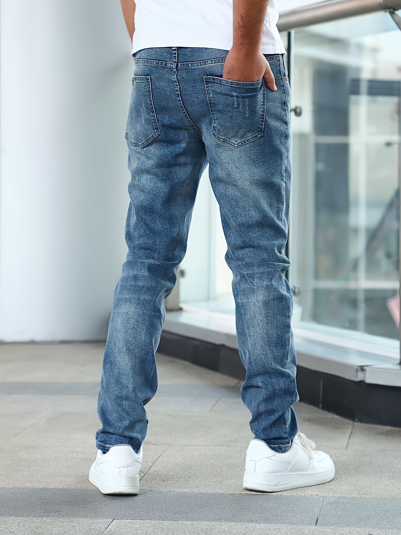 Slim-fit casual jeans for men